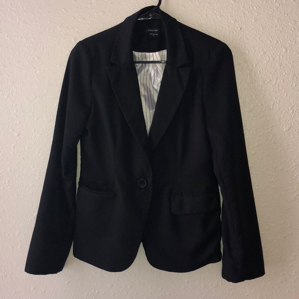 Paper tee size medium blazer in black